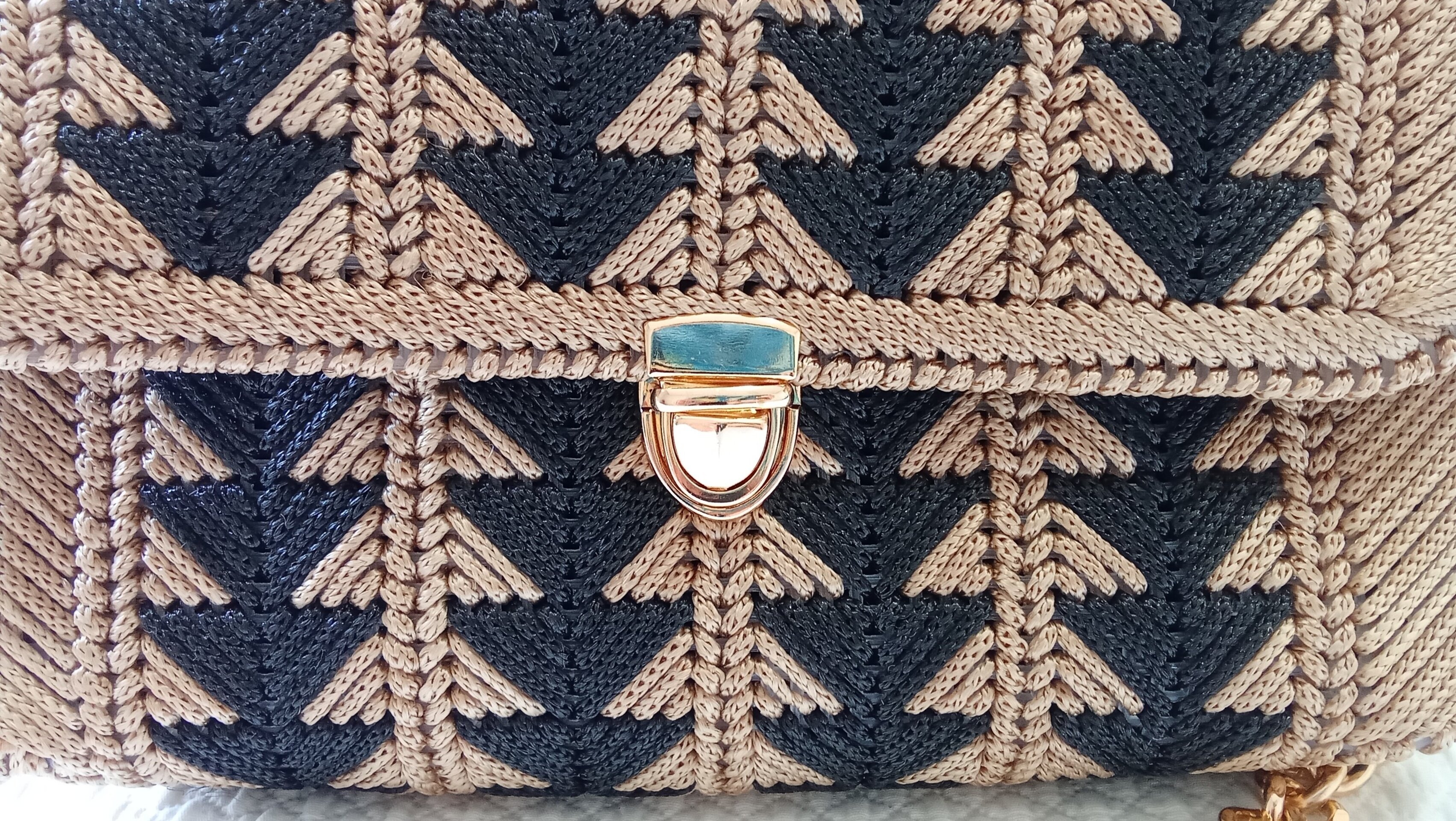 LUCERO DORADO-NEGRO - 3